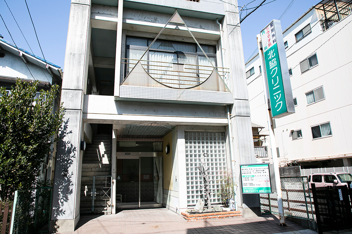 外観（裏玄関）